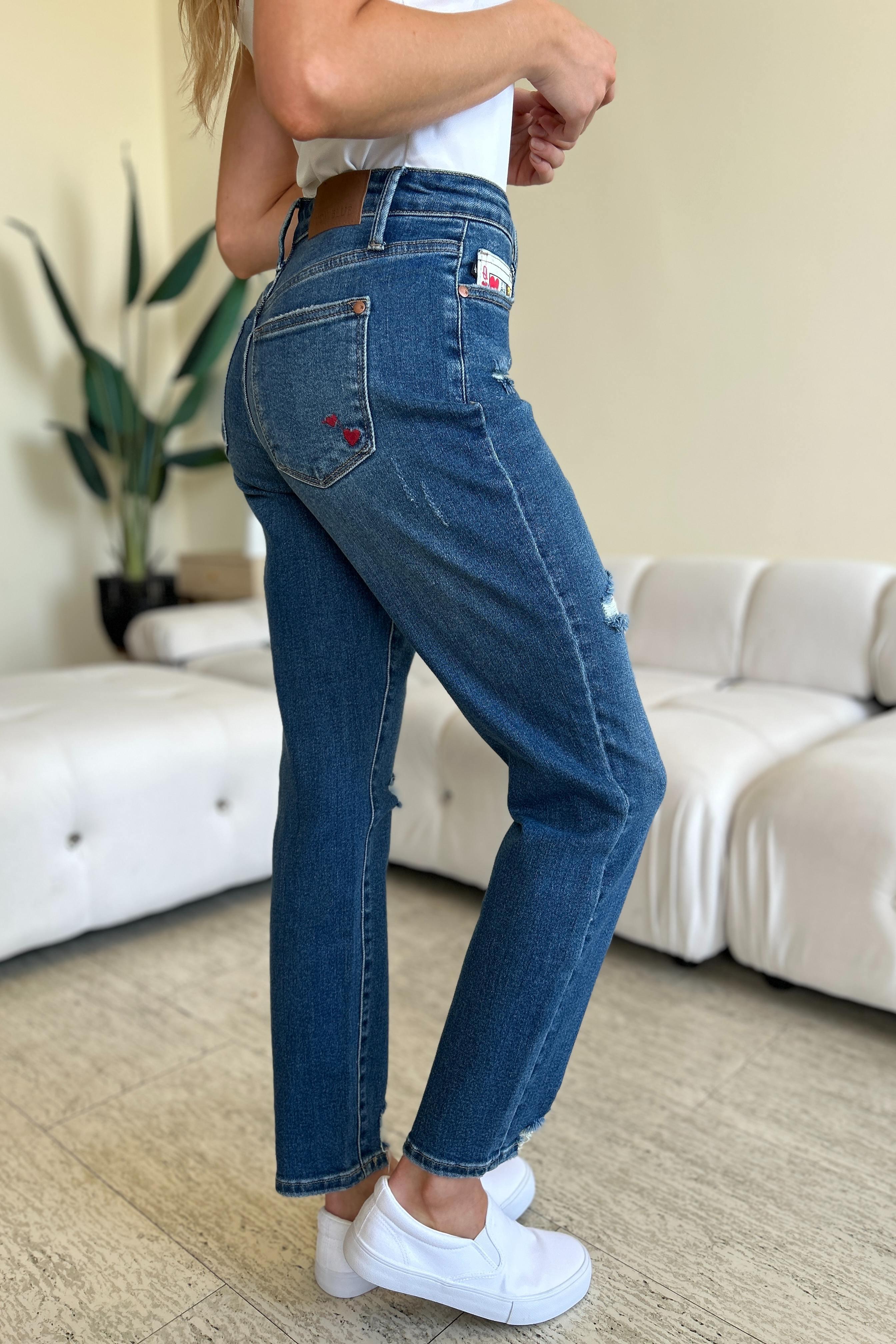 Judy Blue Full Size Queen Of Hearts Coin Pocket BF Jeans - Immenzive