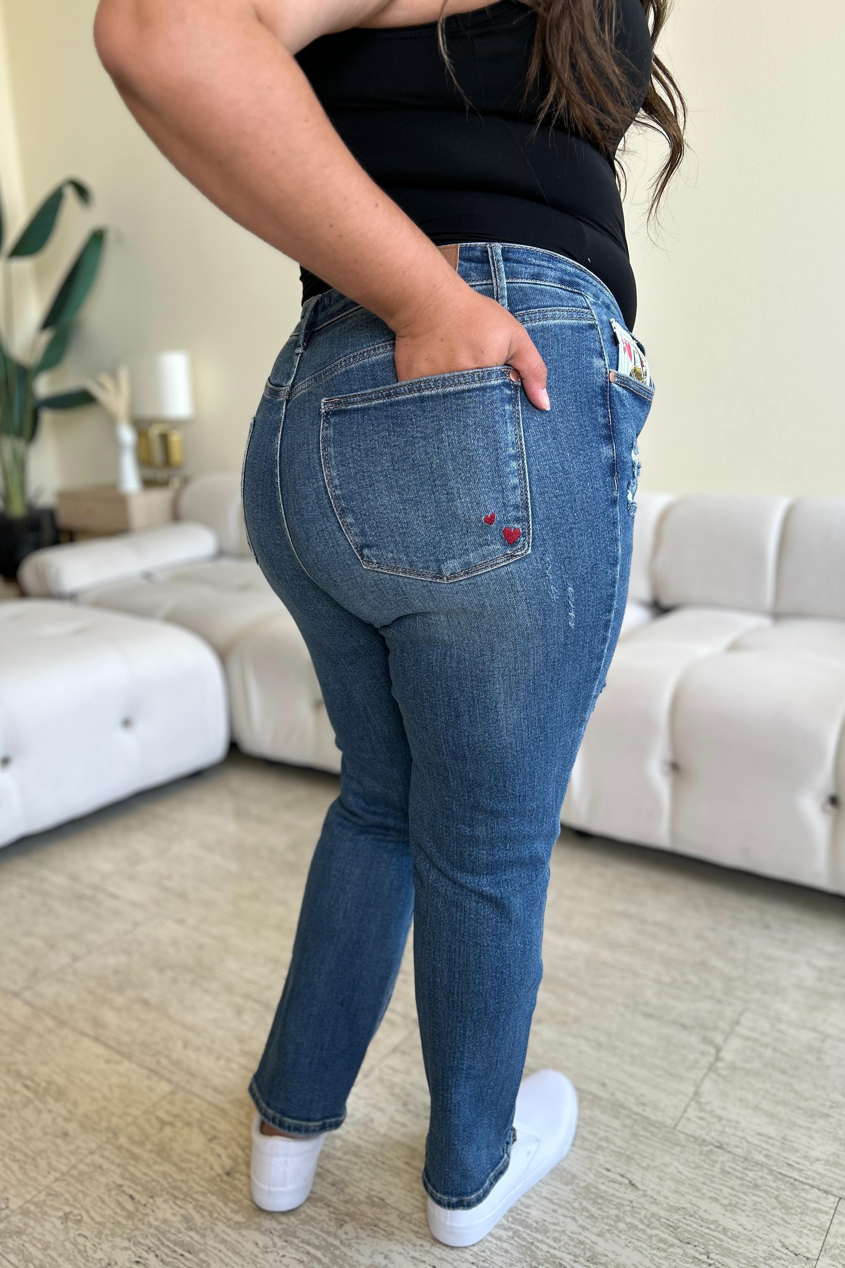 Judy Blue Full Size Queen Of Hearts Coin Pocket BF Jeans - Immenzive