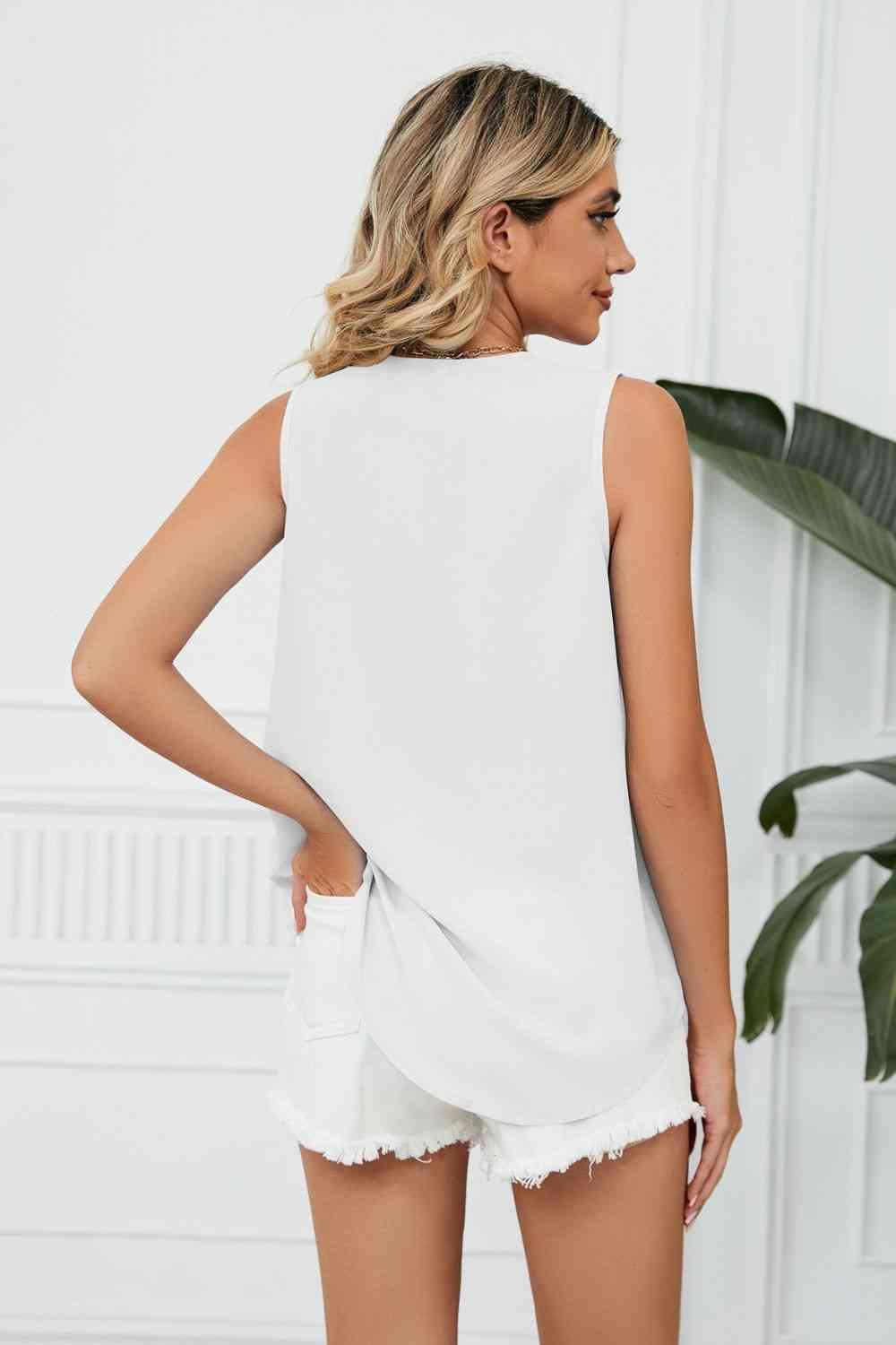 Contrast Trim Plunge Sleeveless Blouse - Immenzive